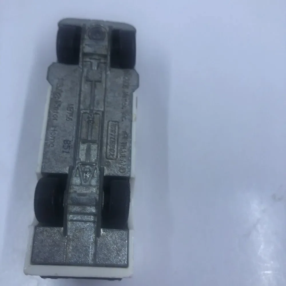 2008 Mattel Matchbox MBX Motor Home / Race Support 33